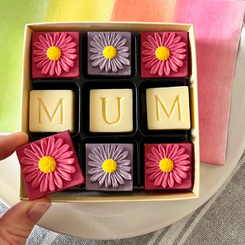 White Chocolate Mum & Flowers